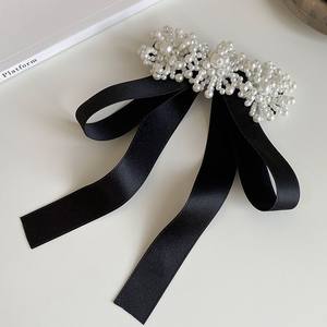 Barrette de luxe en perles françaises avec nœud floral en satin pour femme, idéale pour mariage et fête, pince à cheveux printanière - Product Image 5