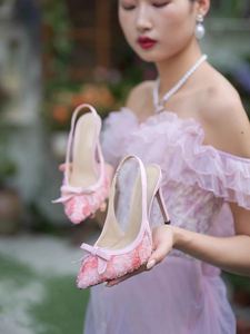 Sandalias de tacón de aguja con diseño floral para mujer, modelo 2025, de verano, sexy, con punta cerrada, tacones bajos, imprescindibles para realzar el temperamento femenino y elegante. - Product Image 5