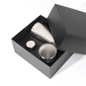 Caja de Embalaje Profesional para Agitadores, Caja de Papel Negra Personalizada con Inserto de Pulpa Ecológica y Banda Decorativa con Estampado de Lámina de Lujo - Product Image 2