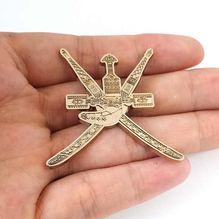 オマーン国民の日 コレクティブル フリーモールド バッジピン 金色 メタル