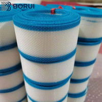 Bande transporteuse en maille carrée de polyester de qualité sanitaire, haute perméabilité, maille à trous carrés pour le séchage des aliments et des articles d'hygiène