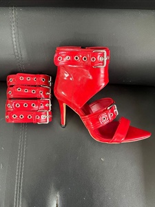 Sandales en cuir <span class=keywords><strong>noir</strong></span> et rouge à talons hauts punk gothique pour femme avec boucle découpée et talon <span class=keywords><strong>clouté</strong></span> pour les mariages d'été - Product Image 4