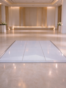 Pista de Baile Portátil de 4x4 pies o 3x3 pies, de Madera Contrachapada Multicapa, Blanca/Negra, para Salón de Banquetes - Product Image 1