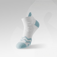 Chaussettes de basketball et de course pour femmes avec logo personnalisé OEM ODM, respirantes, anti-humidité, semelle en tissu éponge amortie, faible MOQ