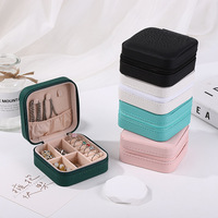 Vente en gros mini-étui à bijoux de voyage petite boîte à bijoux en cuir PU personnalisée pour bague, boucle d'oreille et collier