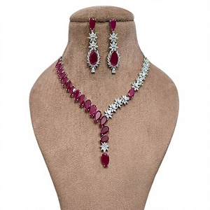 Conjunto de collar y aretes de circonita plateada de calidad premium Allaring, moderno y elegante, para compromiso, boda, fiesta, colección. - Product Image 2