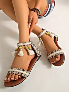 Sandales plates bohèmes à pampilles et perles pour femme, style ethnique géométrique tressé, avec bride de cheville et fermeture éclair arrière, chaussures d'été pour la plage - Product Image 4