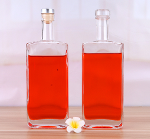 Vente en gros Vide clair 500ml Plat carré <span class=keywords><strong>Bouchon</strong></span> en liège Fini Vodka Spiritueux Liqueur Whisky <span class=keywords><strong>Vin</strong></span> Bouteille en verre - Product Image 4