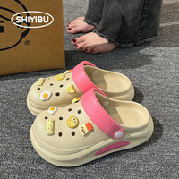 Nouvelles chaussures DIY à trous couineurs 2025 pour hommes et femmes, été, extérieur et intérieur, tige en EVA, semelle extérieure en EVA, semelle épaisse antidérapante, bout fermé