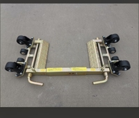 Chariot de manutention robuste à levier avec système de roues universelles pour garage, atelier et déplacement d'obstacles en voie de circulation.