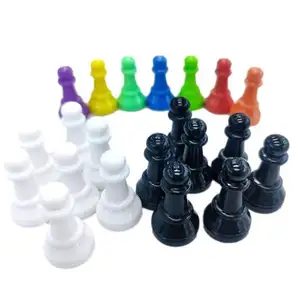 Fabrika doğrudan toptan mini ludo oyun aksesuarları 30mm çok renkli masa oyunu plastik jetonu parça tahta oyunu zar
