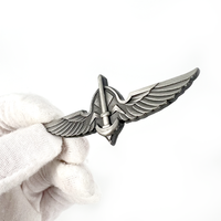 Broches personnalisées en métal avec logo 3D, estampage à chaud, plaqué nickel, ailes d'ange, pour chapeaux ou vêtements