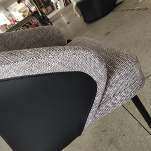 Silla de Comedor Moderna Tapizada en Gris, Estilo Escandinavo, para Hogar u Oficina - Product Image 3
