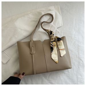 Vintage PU Leather Women <b>Tote</b> Bags Luxury Large Capacity Solid Color Underarm Shoulder Bag <b>Zip</b> Closure Polyester Lining - Product Image 4