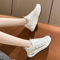 Un fabricant puissant fournit des chaussures de sport décontractées pour femmes, des chaussures à semelles épaisses populaires, des chaussures en maille respirante, et