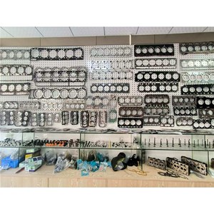 Kit de révision moteur John Deere 6135 RE535195, couvercle de soupape quatre pièces pour tracteurs à cylindres parallèles, pièce d'origine d'usine - Product Image 1