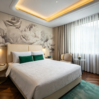 Ensemble de meubles classiques et traditionnels pour hôtel, appartement, villa, chambre d'hôtes, avec tête de lit capitonnée, lit avec rangement et cadre en contreplaqué