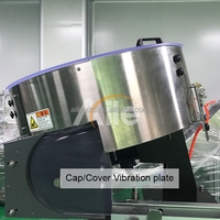 Machine de capsulage automatique haute vitesse pour aérosols en plastique avec alimentation par couvercle, presse, élévateur, actionneur à pas et équipement de pulvérisation pour ligne de remplissage
