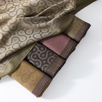 Vente chaude 100*100cm Tudung Bawal à la mode Eid Veil Shinny Écharpe Satin Soie Imprimé Design avec Logo Personnalisé pour les Femmes Musulmanes