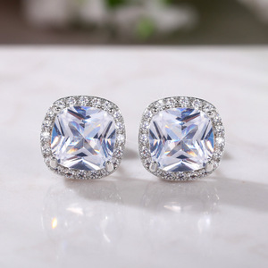 Orecchini a Perno Quadrati per Donne, Accessorio Semplice per Uso Quotidiano, Gioiello di Moda per Outfit - Product Image 6