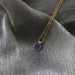 Lapis Lazuli Kleine Vierkante Roestvrijstalen Vergulde Kleur Behoud William Koningsblauwe Ketting - Product Image 3
