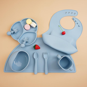 Prato e Tigela de Silicone para Bebês em 9 Cores, Formato de Nuvem, Prato Dividido, Conjunto de Alimentação para Crianças, Não Tóxico, Forte Sucção - Product Image 1