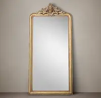 Настенное зеркало в винтажном стиле с золотой рамкой