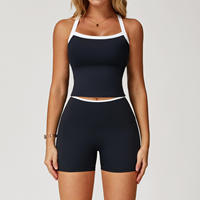 Ensemble de sport pour femme Yoke Custom : Crop top de yoga très élastique et short de sport respirant avec motif uni et couleurs contrastées