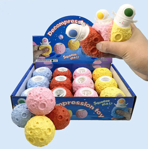 ของเล่นเสริมพัฒนาการรูปนักบินอวกาศ Moon Cup ทำจากยาง TPR นุ่ม สำหรับเด็กอายุ 5-7 ปี ใช้สำหรับบีบเล่นและคลายเครียด - Product Image 2