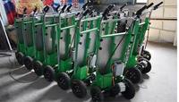 Un nouveau type de chariots électriques à deux roues Véhicule de transport à plateau spécial pour les carreaux sur les chantiers de construction