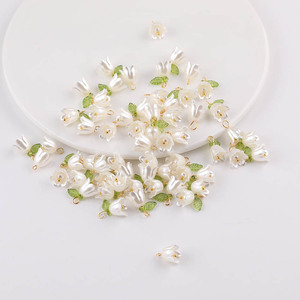 Breloques en forme de fleur avec perles d'imitation, feuilles pour accessoires de bijoux DIY, ornements pour bracelets et colliers, pendentifs feuilles tendance pour femmes - Product Image 1