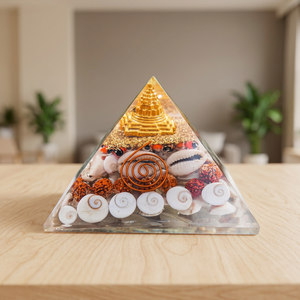 Pyramide en résine transparente ornée de perles coquillages en spirale, décoration Feng Shui sculptée pour la maison, cadeau ou présentation - Product Image 5