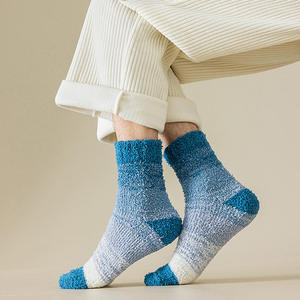 Venta al por mayor de zapatillas de <span class=keywords><strong>invierno</strong></span> colorido lindo cálido acogedor personalizado térmico esponjoso grueso Unisex Mens <span class=keywords><strong>calcetines</strong></span> peludos para la <span class=keywords><strong>casa</strong></span> - Product Image 2