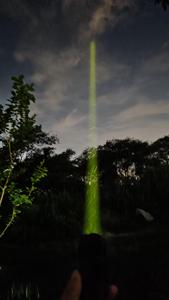 Nhẹ và bền: Đèn pin tầm xa laser màu vàng cao cấp, với phạm vi chiếu sáng ban đêm khoảng 1km - Product Image 4