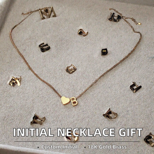 Corazón Chapado en Oro de 14K. Collar con Colgante de Letra, Cadena con Eslabones, Collar con Inicial Personalizada para Mujeres y Niñas, Regalo - Product Image 2