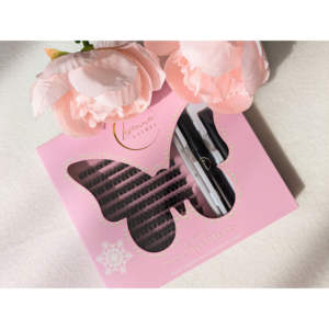 Kit d'extension de cils Lisanna Lashes Sweet Wispy Princess DIY avec densité 4D+ et matériau coréen PET/PBT - Product Image 1