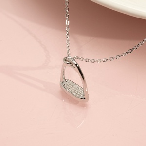 Collana con Ciondolo a Staffa Equestre Personalizzata in Argento Sterling 925 Placcato Oro 18K e Rodio, Regalo per Donne e Uomini - Product Image 5