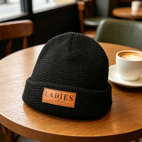 Bonnet en tricot gaufré personnalisé avec logo, 100 % acrylique, couleur unie, bonnet d'hiver, vente en gros de bonnets avec patch en cuir