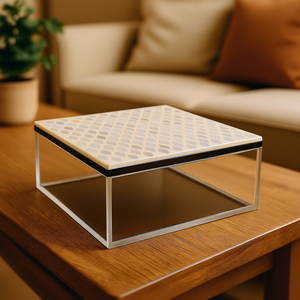 Boîte de rangement moderne en acrylique avec motif géométrique sur le dessus, cadeau décoratif exquis pour la maison ou le bureau, idéal pour les noix et les fruits secs, pour l'Aïd et le Ramadan - Product Image 1