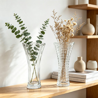 Vase décoratif en verre transparent avec base sur pied pour la décoration intérieure, les centres de table de mariage et les hôtels (vente en gros)