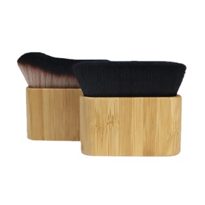 Pinceau Kabuki Pinceau pour fond de teint avec manche en bois Pinceau pour <span class=keywords><strong>mousse</strong></span> autobronzante - Product Image 1