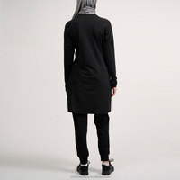 Tunique de sport modeste personnalisée OEM à manches longues pour femme en jersey de coton et élasthanne avec empiècements pour pouces et ourlet asymétrique, tenue de sport hijab