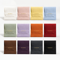 Pochette en microfibre noire au toucher velouté, légère et écologique pour le rangement des bijoux