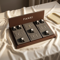 Ensemble de présentoirs à bijoux en microfibre personnalisés de luxe FANXI, plateau de présentation haut de gamme pour montres, bagues et boucles d'oreilles pour magasin