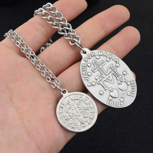 Collar con Colgante Ovalado <span class=keywords><strong>de</strong></span> Acero Inoxidable Oxidado con Medallón <span class=keywords><strong>de</strong></span> Jesucristo y Santa María Conquestra Sin Pecado para <span class=keywords><strong>Hombre</strong></span> - Product Image 5