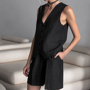 Damen Sommer <span class=keywords><strong>Casual</strong></span> Locker Gestreiftes V-Ausschnitt Ärmelloses Knopfleisten-Top und Shorts Zweiteiliges Set - Product Image 3
