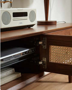 Unité TV Noah de qualité supérieure avec un design élégant, de nombreuses étagères de rangement, une qualité de construction solide et un look sophistiqué - Product Image 5