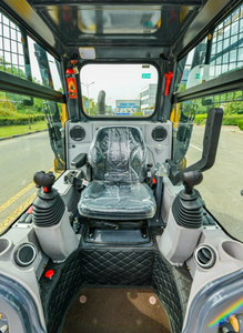 Mini-chargeuse frontale compacte XC7-SR07 avec godet de 0,4 m³ et attache de rétrocaveuse - Product Image 2