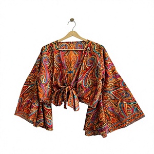 Haut court bohème en soie indienne recyclée avec manches cloche, style sari, pour femme, idéal pour les festivals - Vente en gros - Product Image 1