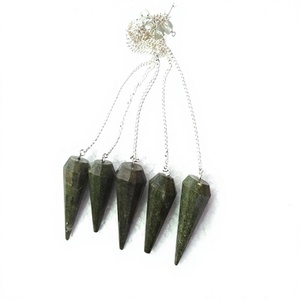 Pendule en Aventurine Verte Facettée avec Chaîne et Perles en Argent, Pierre Naturelle Polie, Cristal de Reiki - Product Image 5